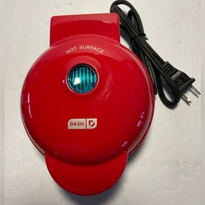 DASH Red Mini Maker GRIDDLE Nonstick, Model DMS001RD 4 in.